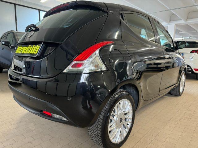 LANCIA Ypsilon 1.2 69 CV 5 porte Neopatentati