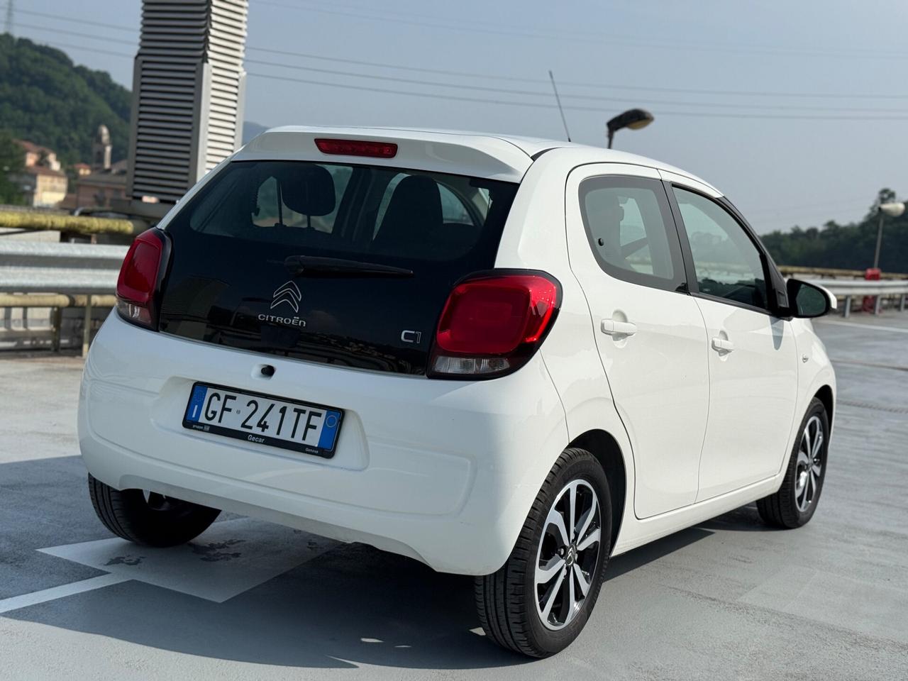 Citroen C1 VTi 72 CV 5 porte pari al nuovo km 0