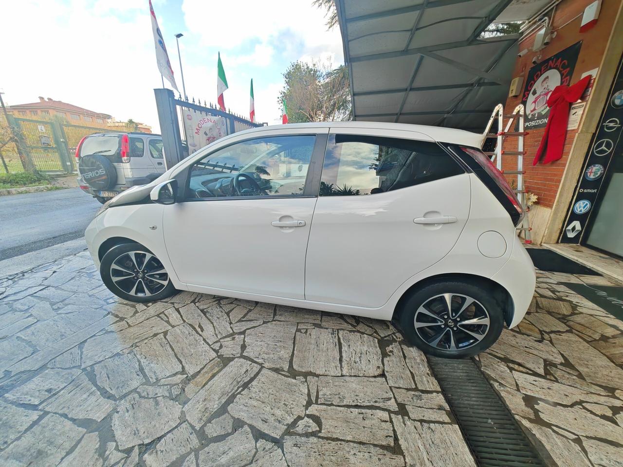 Toyota Aygo 1.0 VVT-i 69 CV 5 PORTE AUTOMATICA