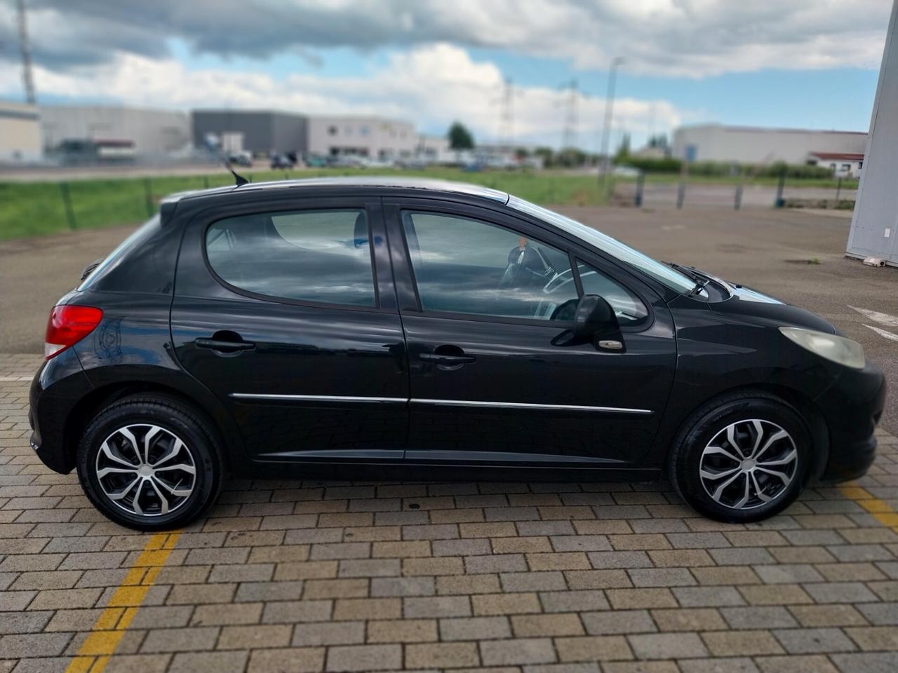 Peugeot 207 1.4 HDi 70CV 5p. Active