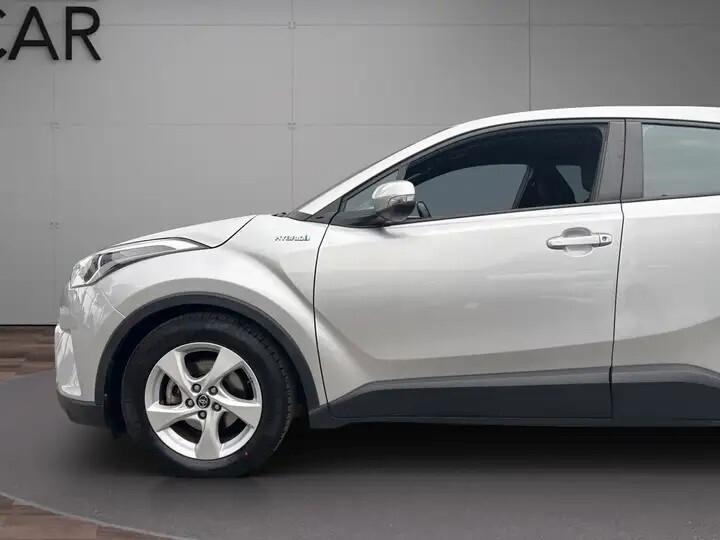 Toyota C-HR Active HYBRID 2wd-Unipro