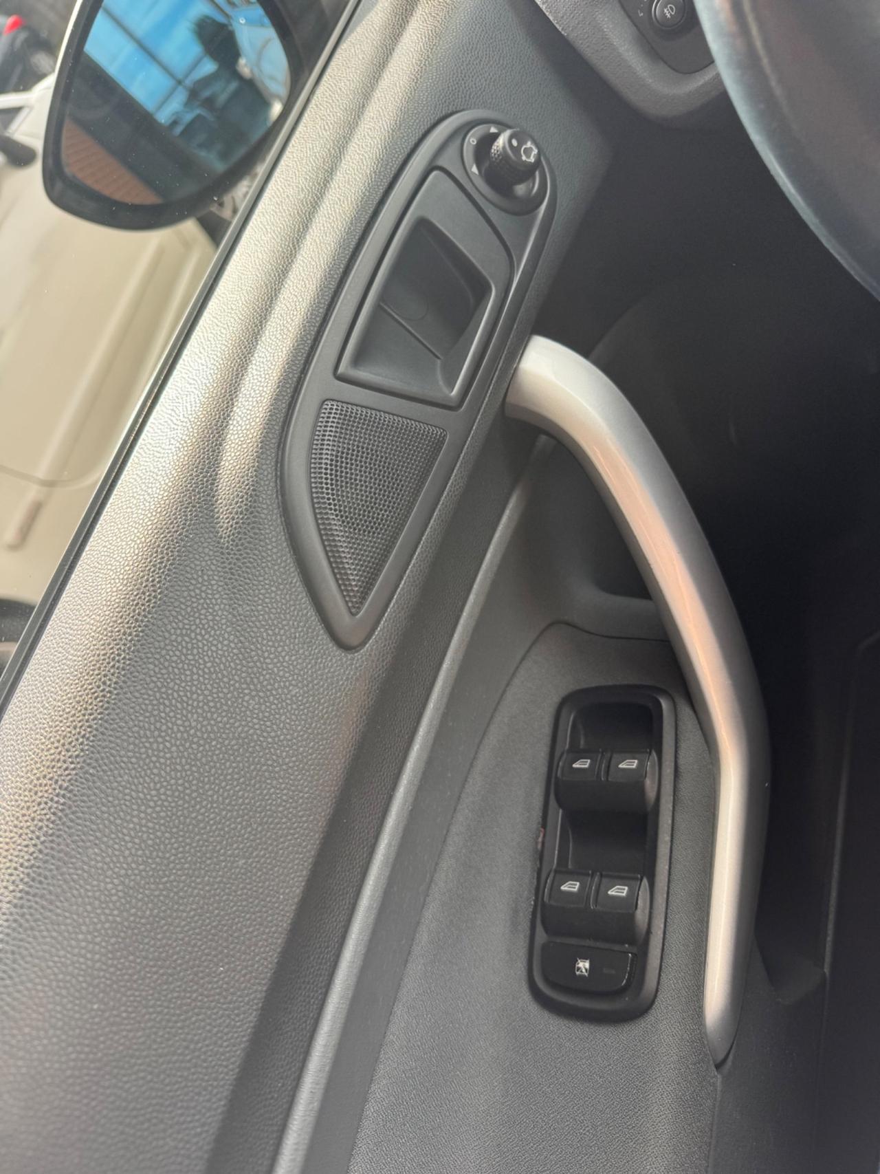 Ford Fiesta 1.4 TDCi 68CV 5 porte Titanium