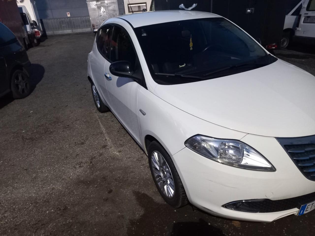 Lancia Ypsilon 1.2 69 CV 5 porte S&S Platinum