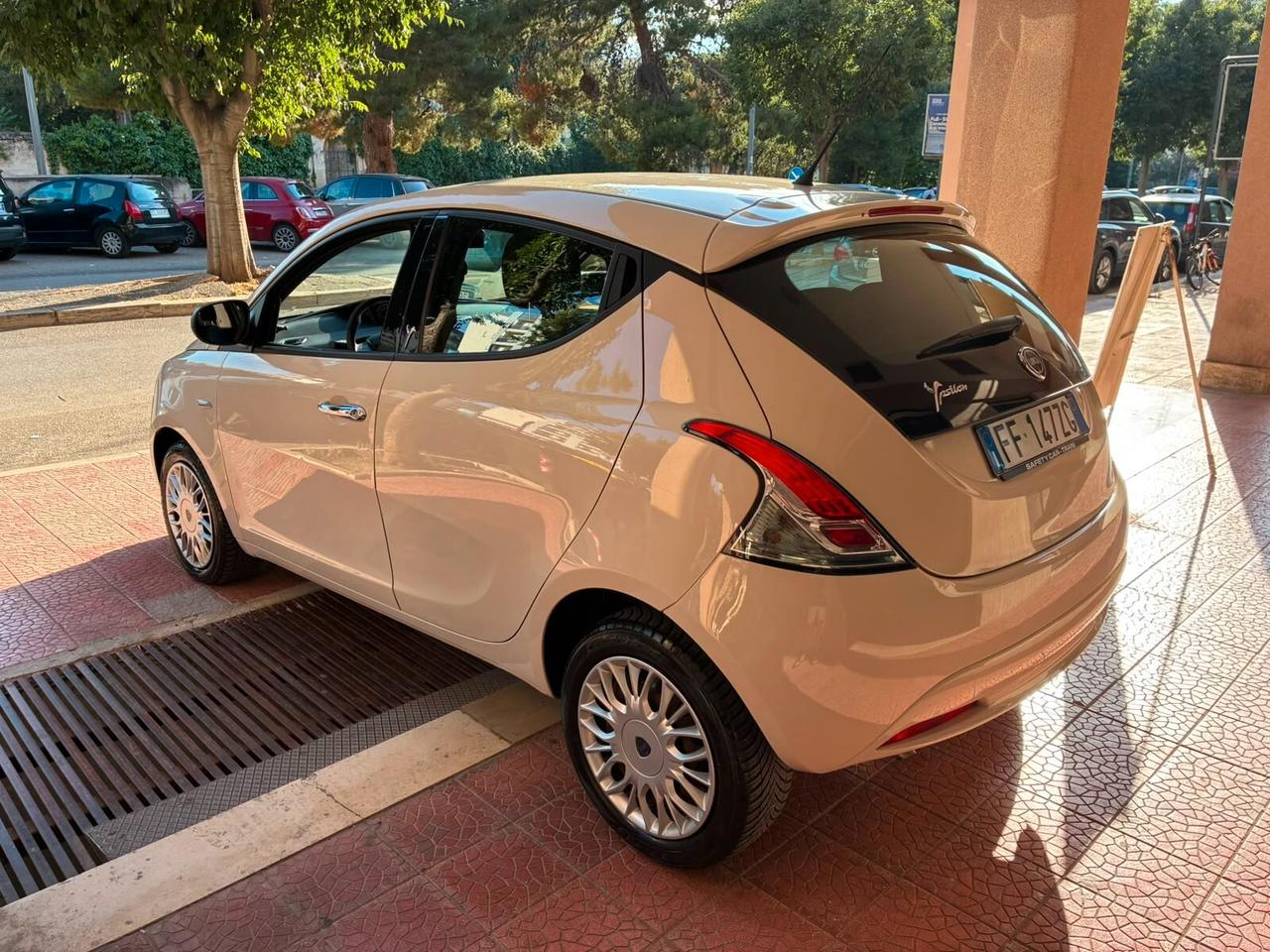 Lancia Ypsilon 1.2 69 CV 5 porte Silver