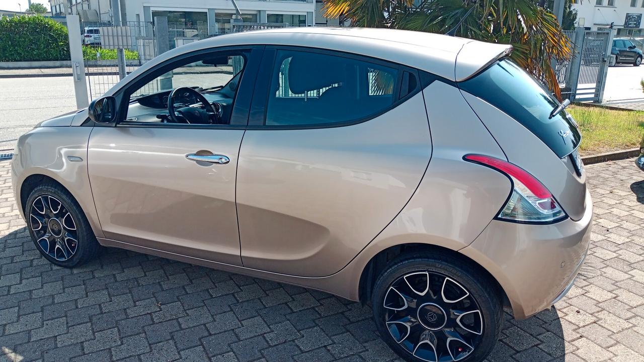 Lancia Ypsilon 1.2 69 CV 5 porte Gold