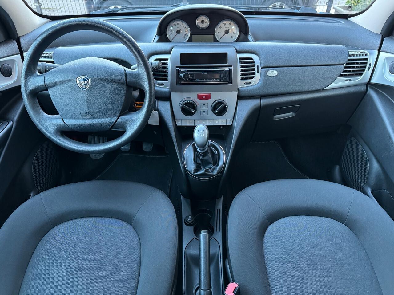 Lancia Ypsilon 1.2 69 CV Unyca