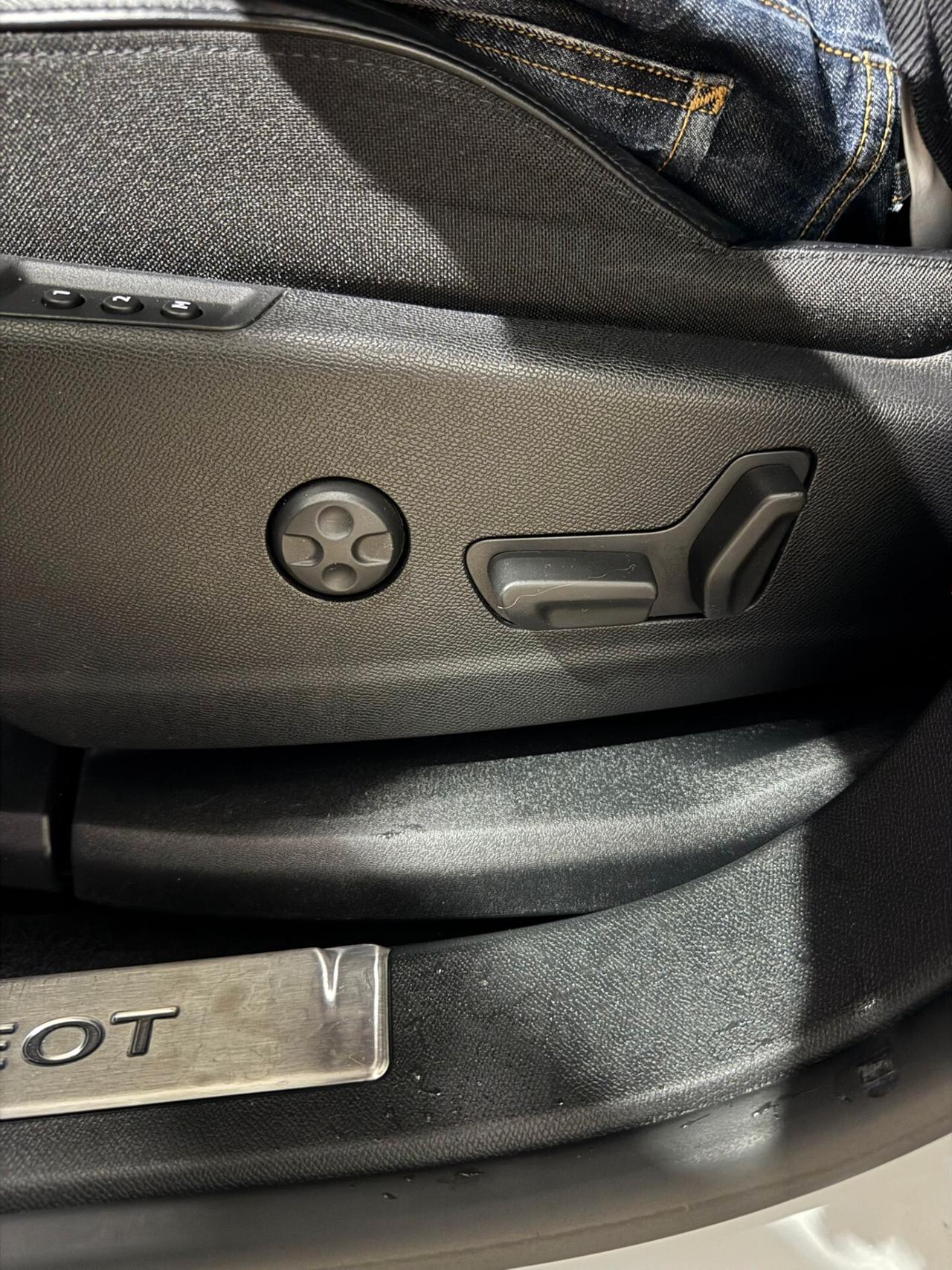 Peugeot 3008 BlueHDi 130 S&S EAT8 Active Pack