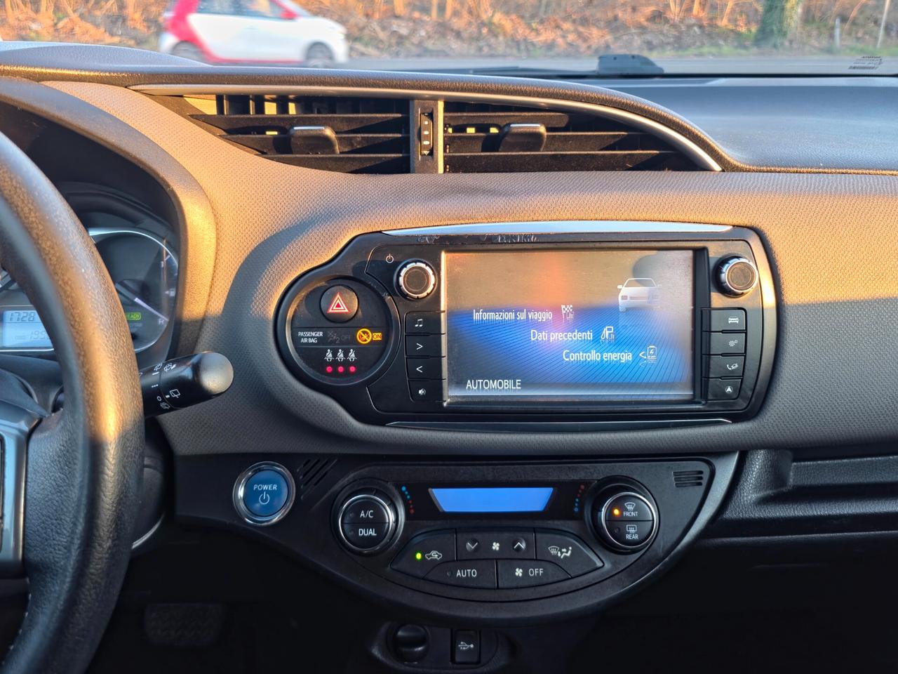 Toyota Yaris 1.5 Hybrid 5 porte Business 2016-E6B Automatico NEO