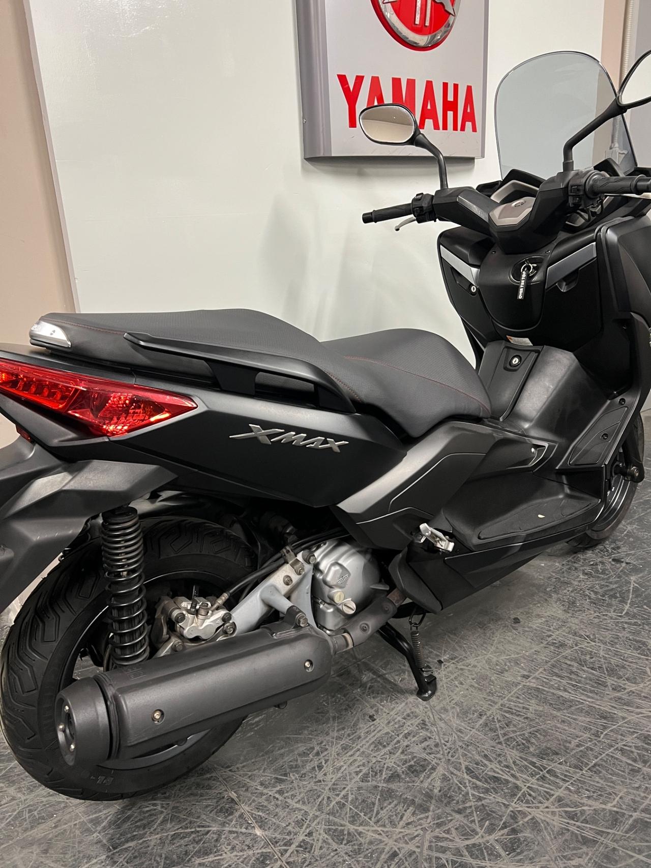 Yamaha X-Max 250