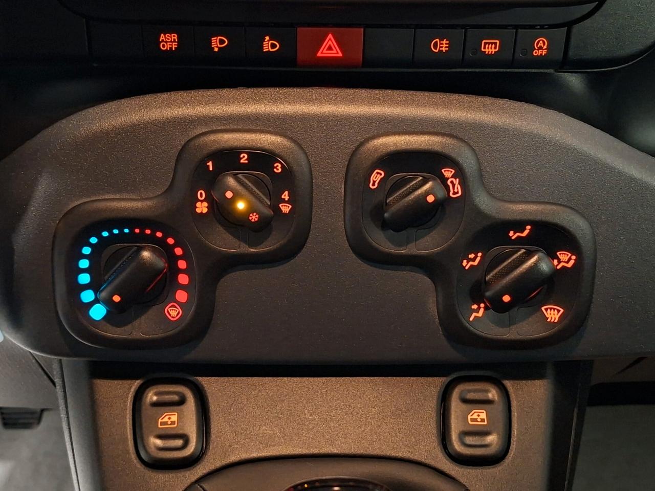 Fiat Panda 1.0 FireFly Hybrid 70CV Icon Km.0 (296)