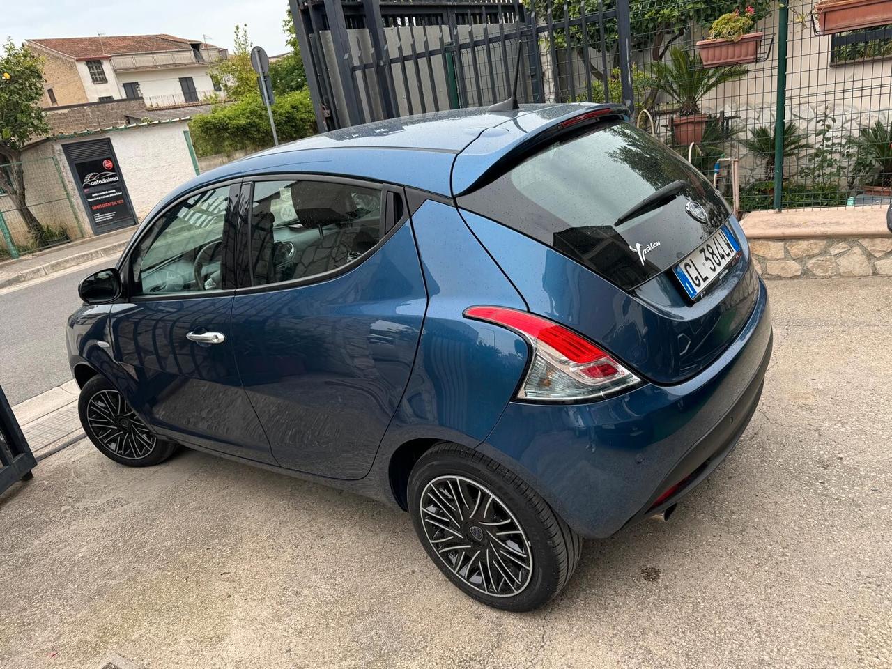 Lancia Ypsilon 1.0 FireFly 5 porte S&S Hybrid UnYca