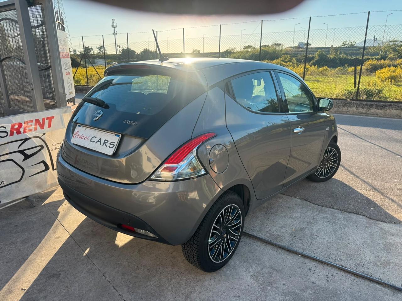 Lancia Ypsilon 1.0 FireFly Hybrid Silver