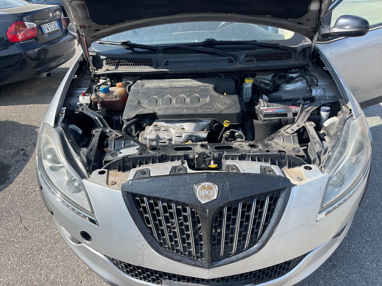 Lancia Delta 1.6MJT-automatico-panoramica-neopatentati