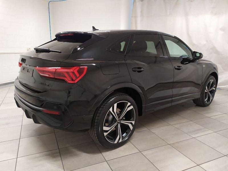 Audi Q3 Sportback 35 2.0 tdi Identity Black s-tronic