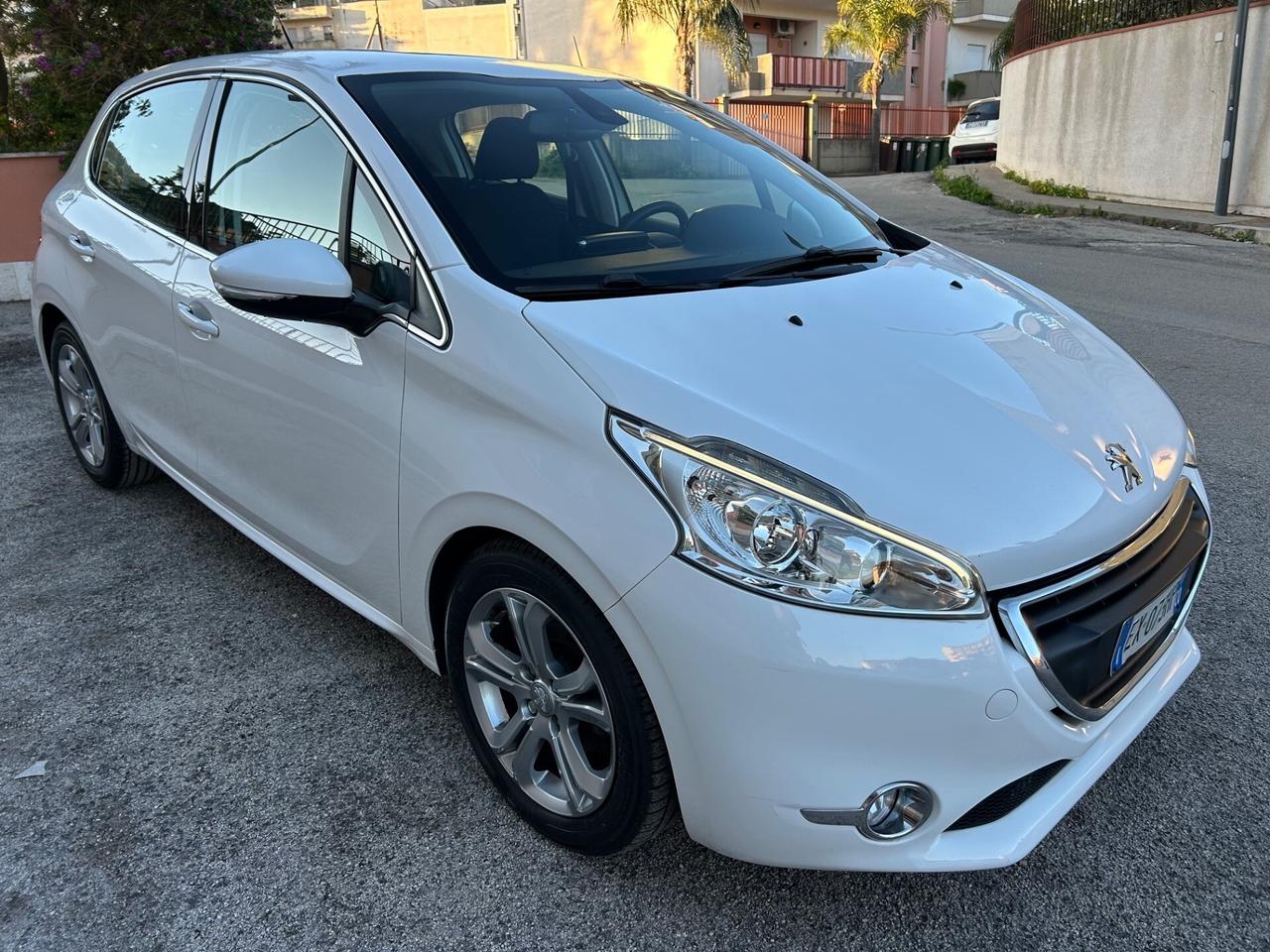 Peugeot 208 1.2 VTi allure ideale per neopatentati