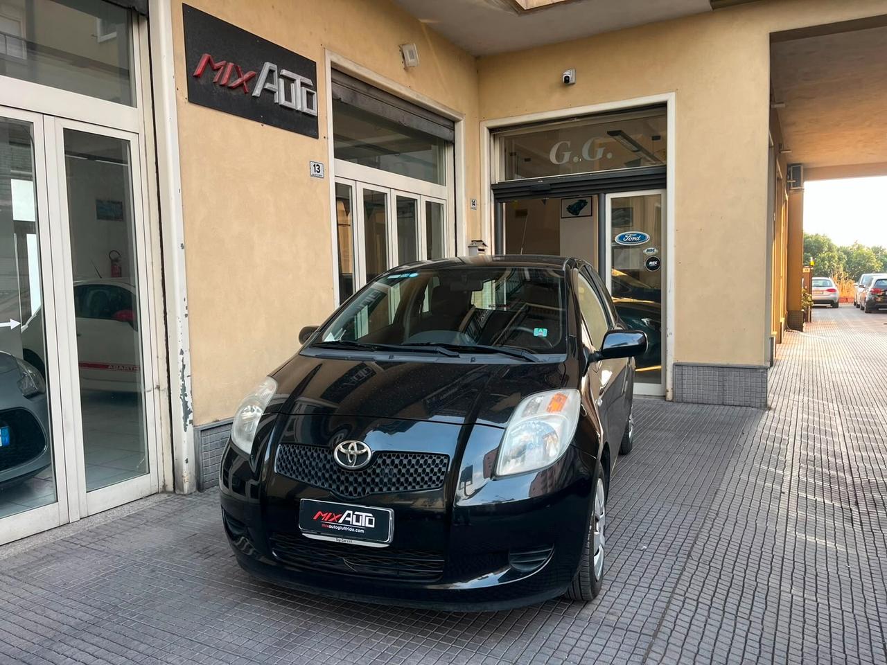 Toyota Yaris 1.0 3 porte Sol