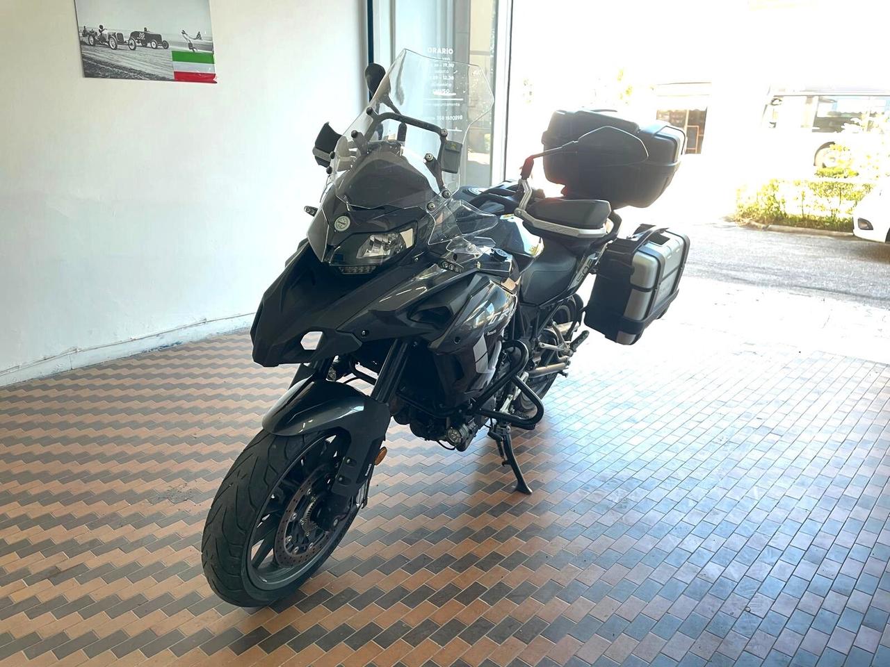 Benelli TRK 502 + Tris di valigie
