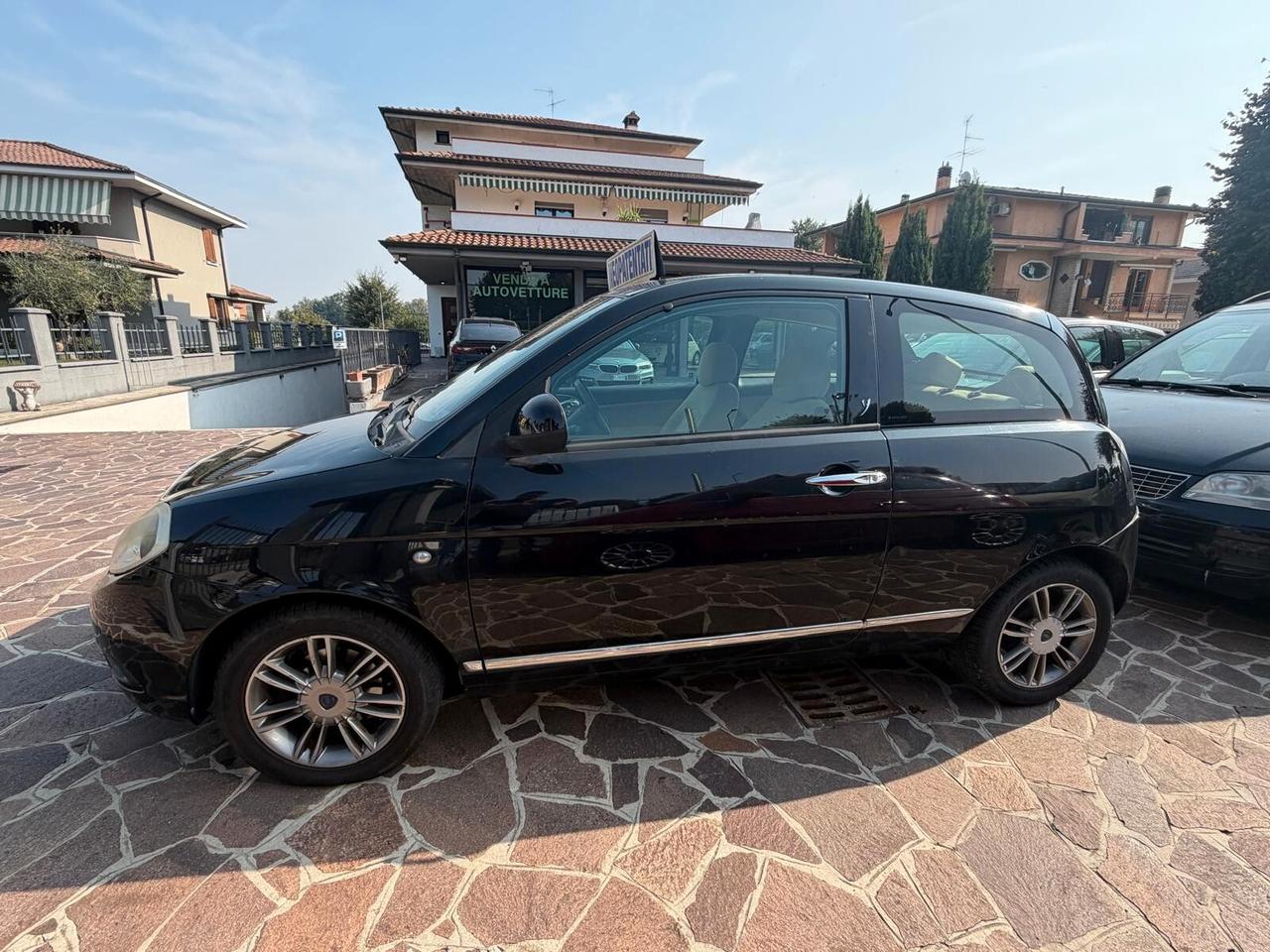 Lancia Ypsilon 1.2 69 CV 5P NEOPATENTATI