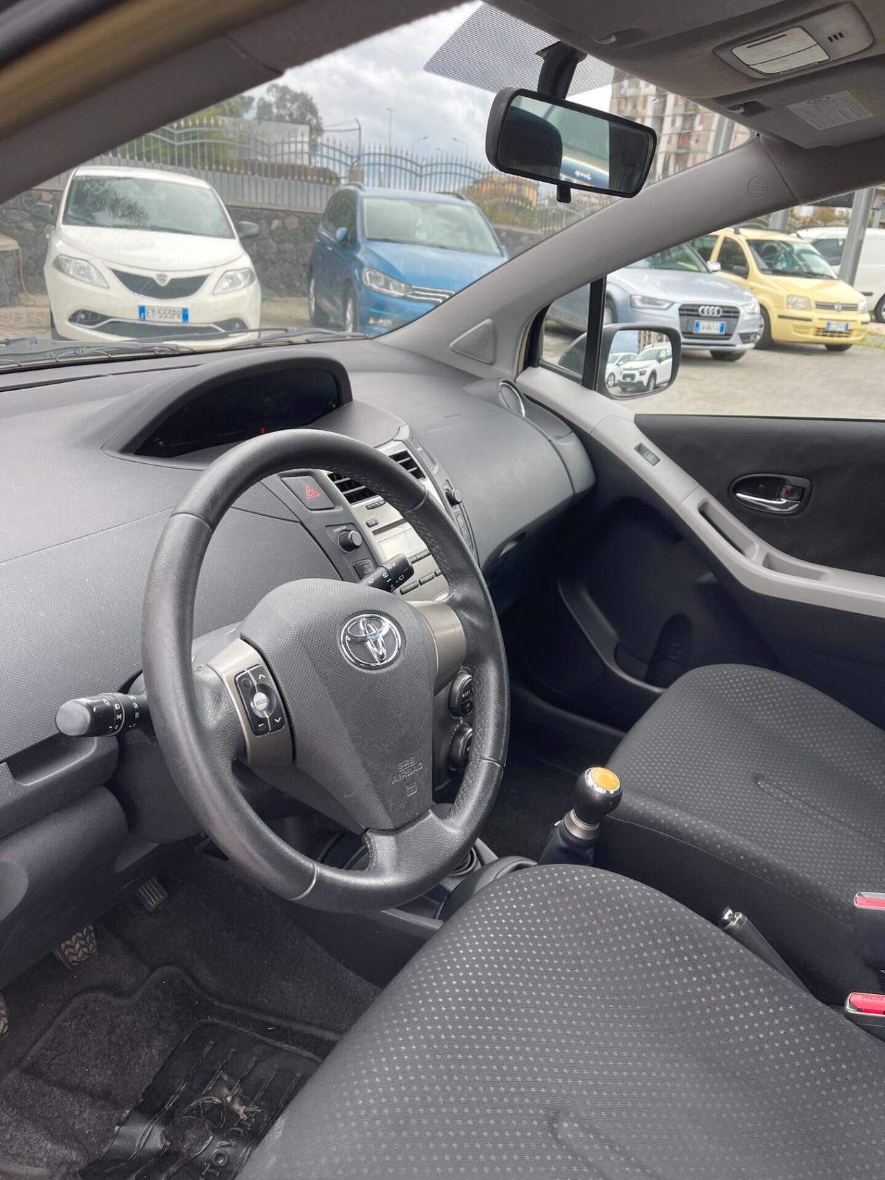 Toyota Yaris 1.0 5 porte Sol