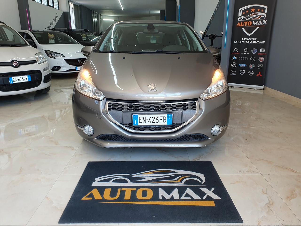 Peugeot 208 1.2 VTi 82 CV Allure 2012