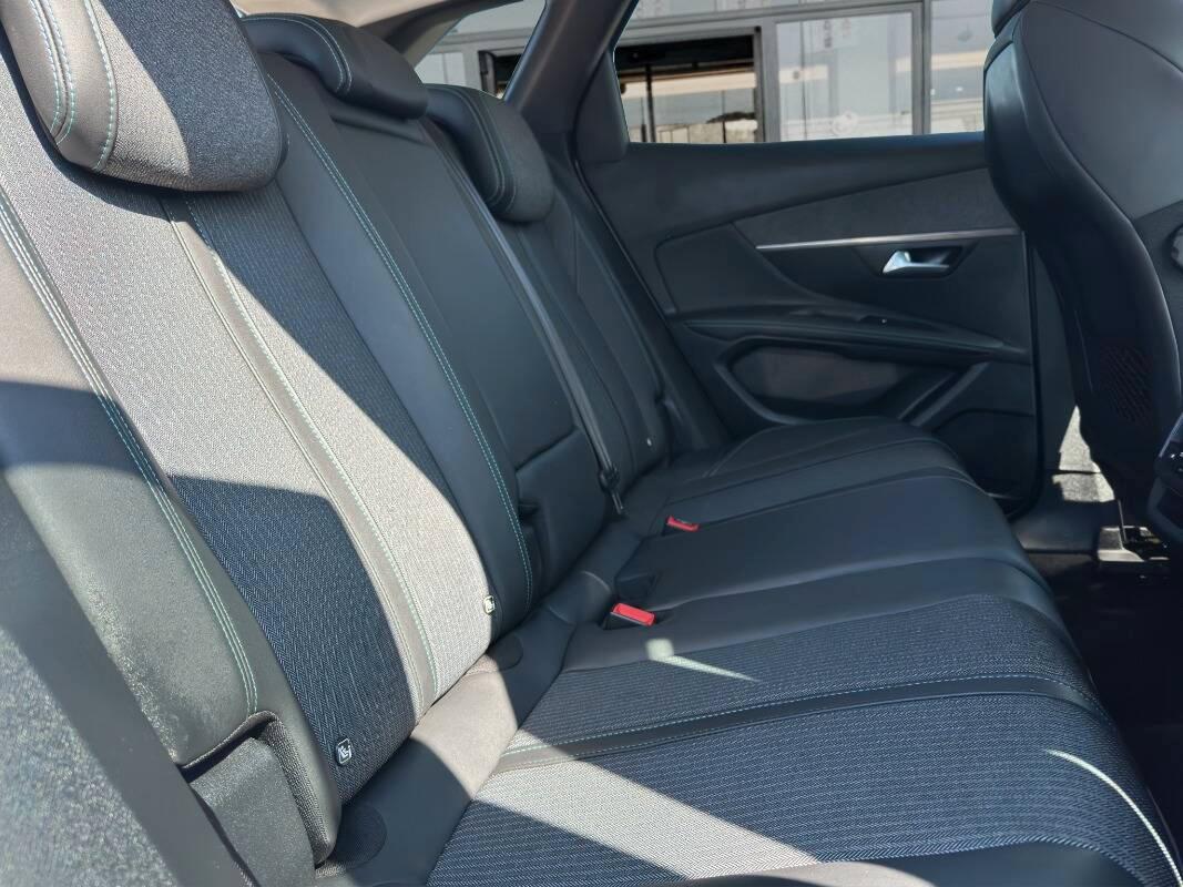 Peugeot 3008 II 1.5 bluehdi Allure Pack 130cv AUTOMATICA e CarPlay