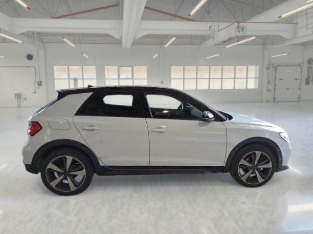 AUDI A1 citycarver 30 TFSI S tronic Identity Contrast