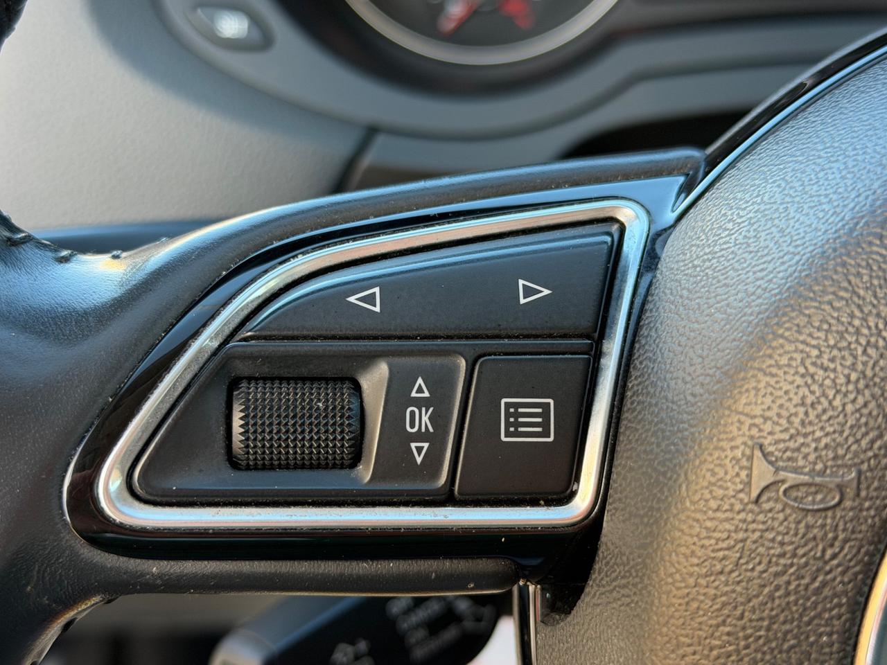 Audi Q3 2.0 TDI 120 CV Business