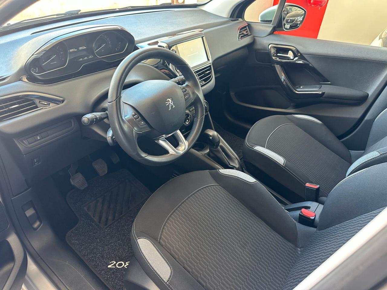 Peugeot 208 PureTech 82 5 porte Allure