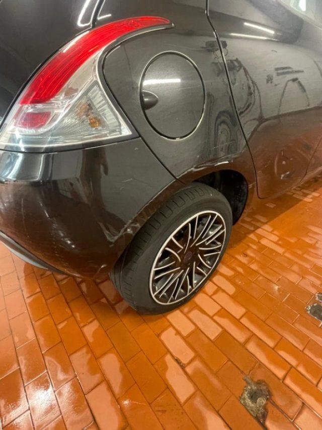LANCIA Ypsilon 1.0 FireFly 5 porte S&S Hybrid Silver Plus