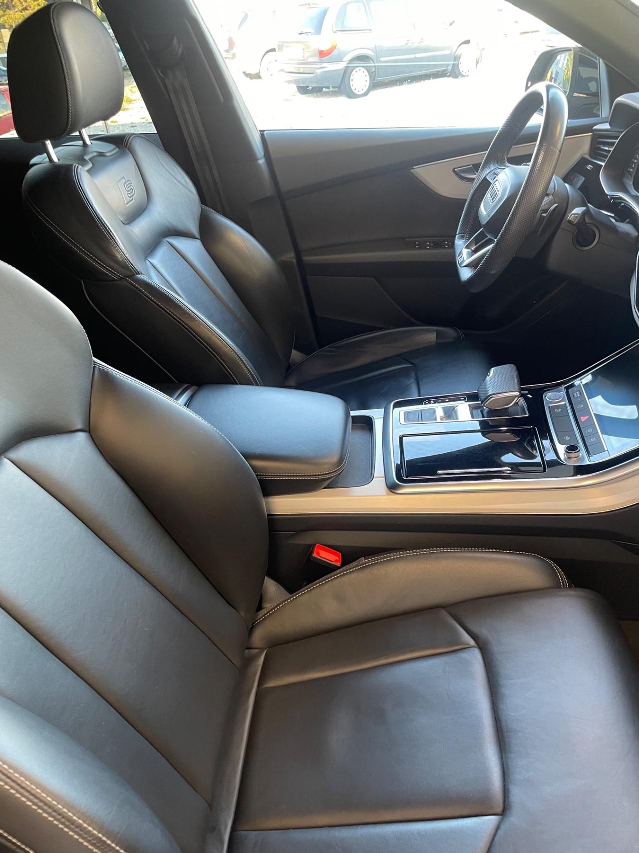 Audi Q8 55 TFSI quattro tiptronic Sport