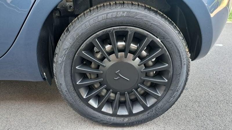 Lancia Ypsilon 1.0 FireFly Hybrid Silver