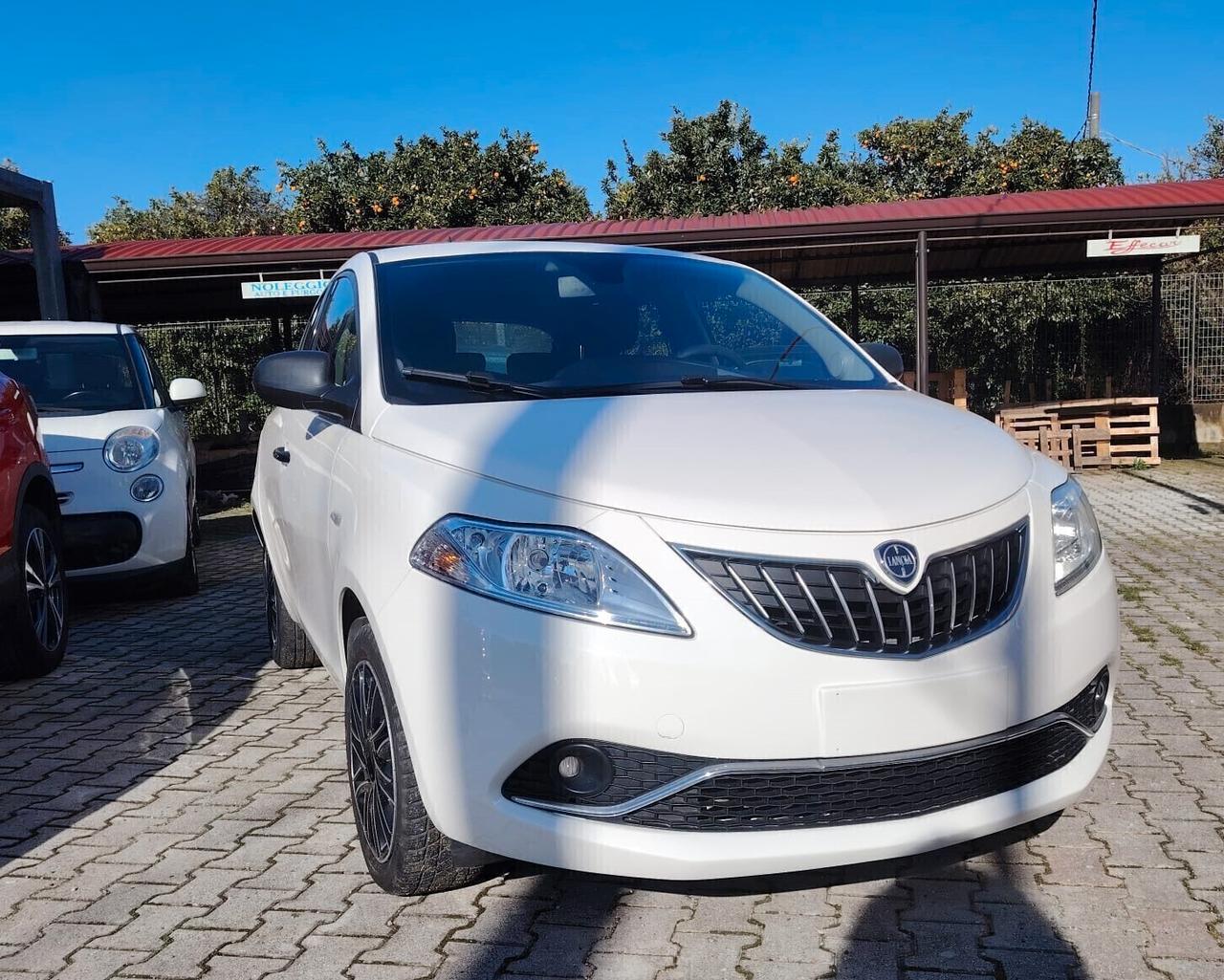 Lancia Ypsilon 1.0 FireFly 5 porte S&S Hybrid Ecochic Silver