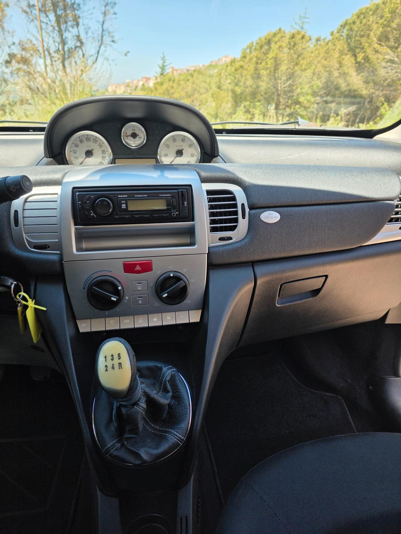 Lancia Ypsilon 1.2 69 CV Unyca