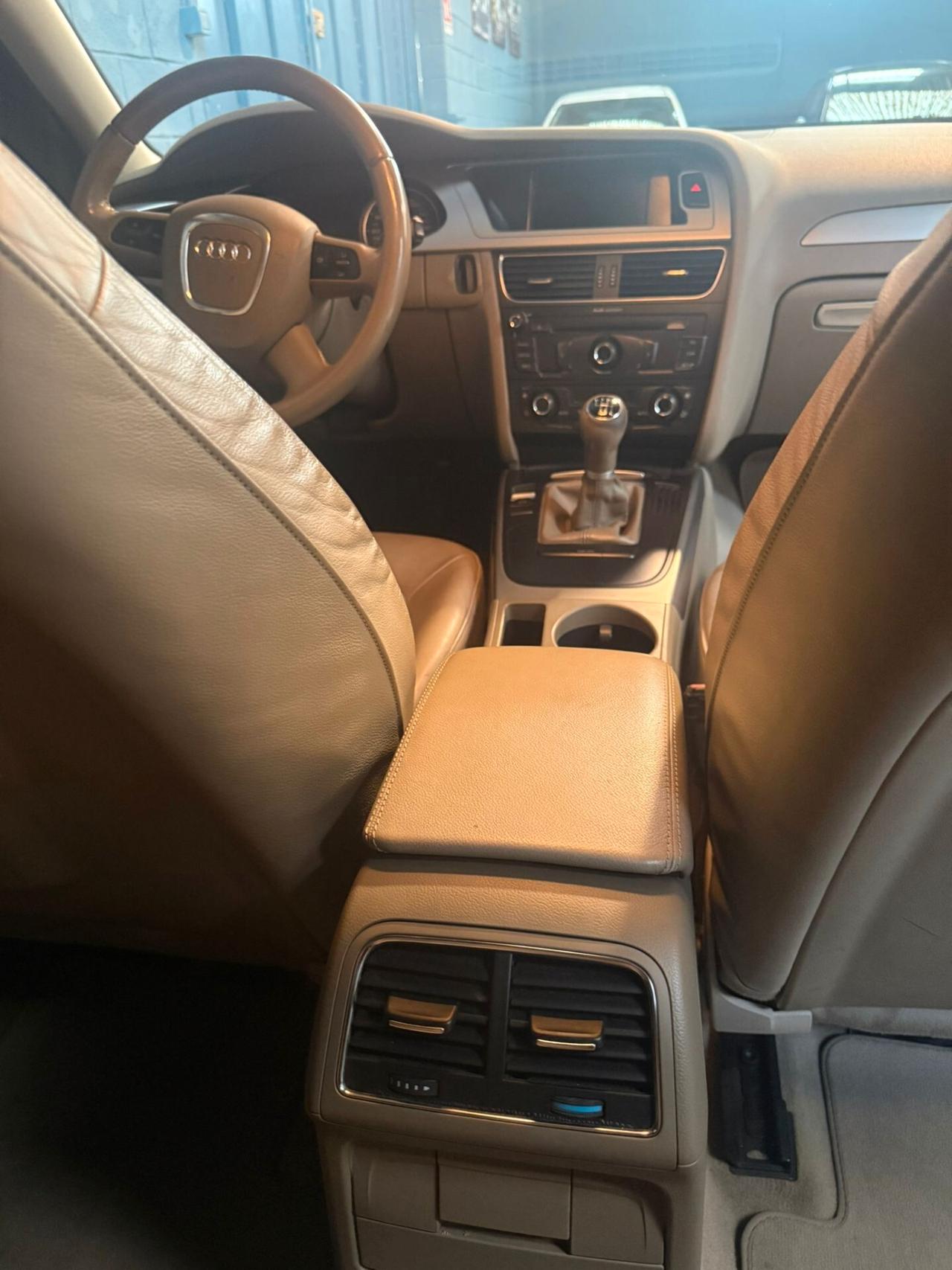 A4 BENZINA BERLINA INTERNI IN PELLE