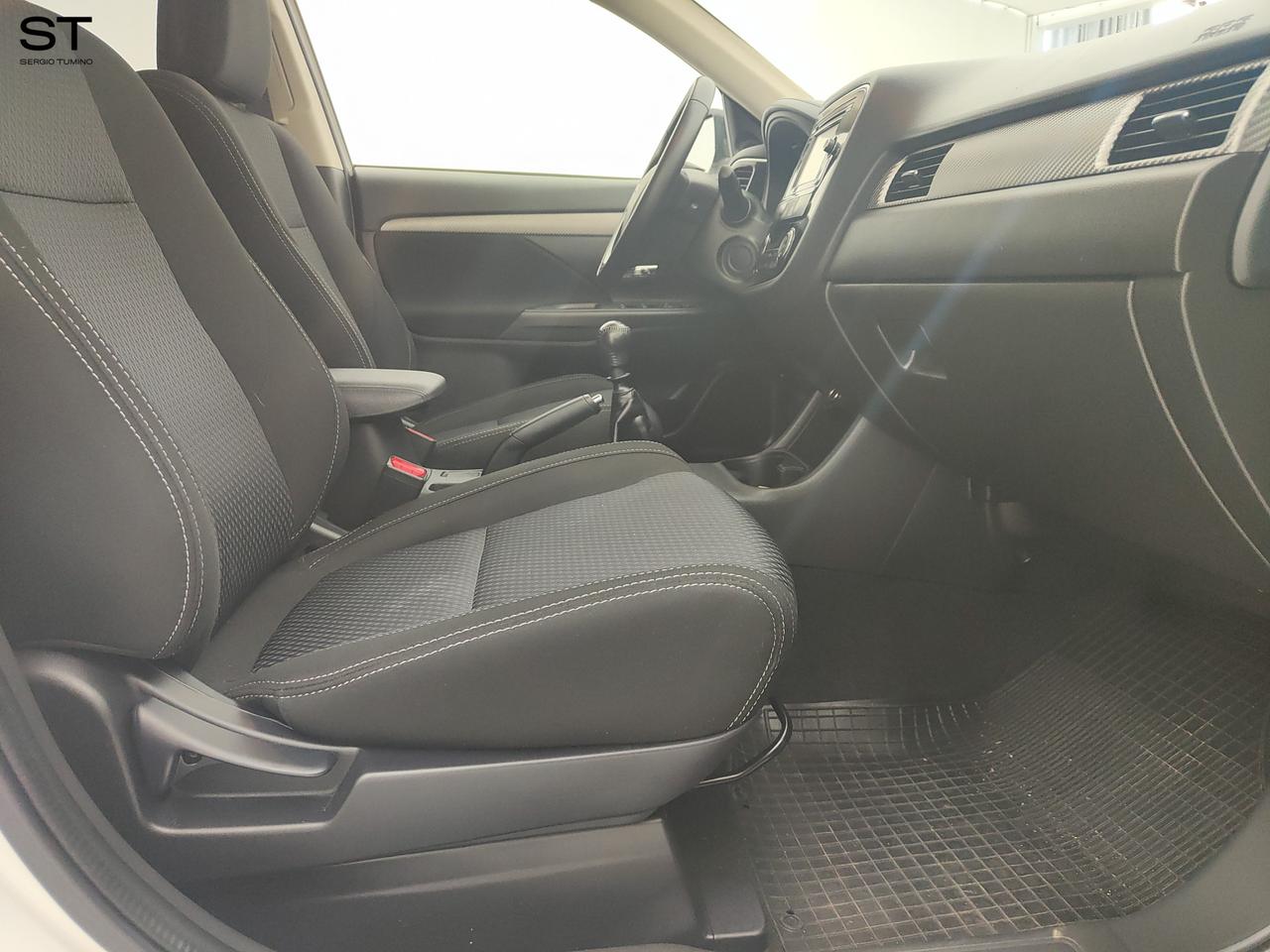 MITSUBISHI Outlander 3ª serie - Outlander 2.2 DI-D 4WD Instyle 7p.