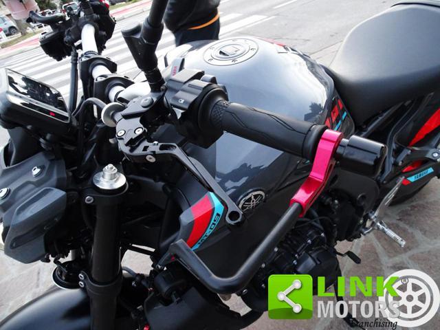 YAMAHA MT-09 -
