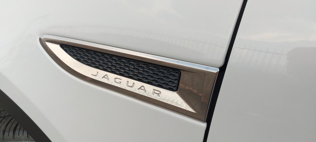 Jaguar E-Pace 2.0D 150 CV AWD aut. R-Dynamic SE - Bianco Perla - R19 Black - UniProprietario