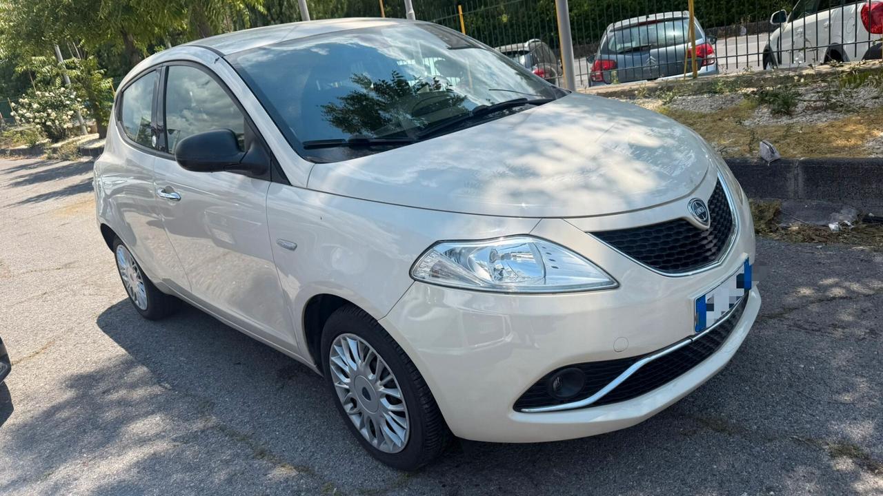 Lancia Ypsilon 1.2 69 CV 5 porte GPL Ecochic Silver