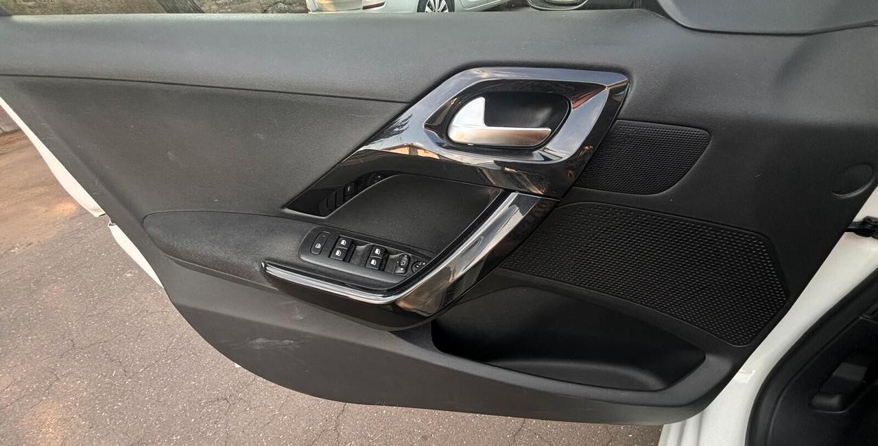 Peugeot 208 1.4 HDi 68 CV 5 porte Allure