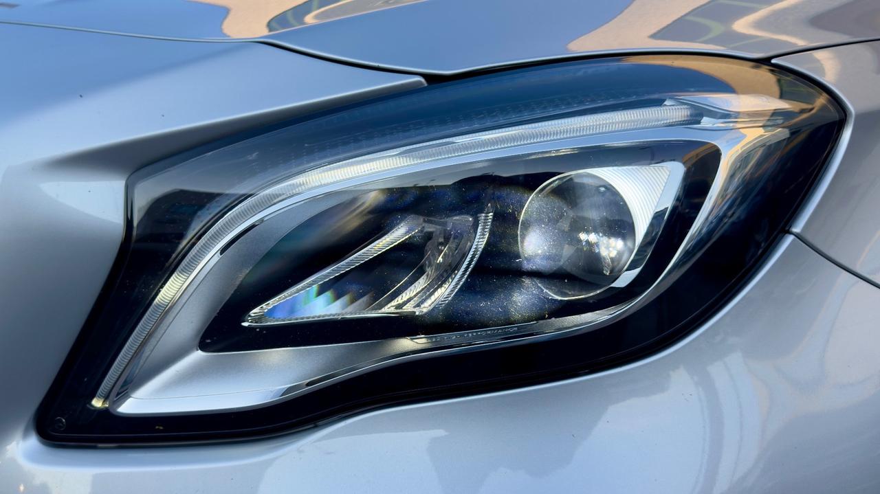 MERCEDES-BENZ GLA 180 1.6 PREMIUM 122CV - FULL LED, PELLE, TETTO, NEOPATENTATI