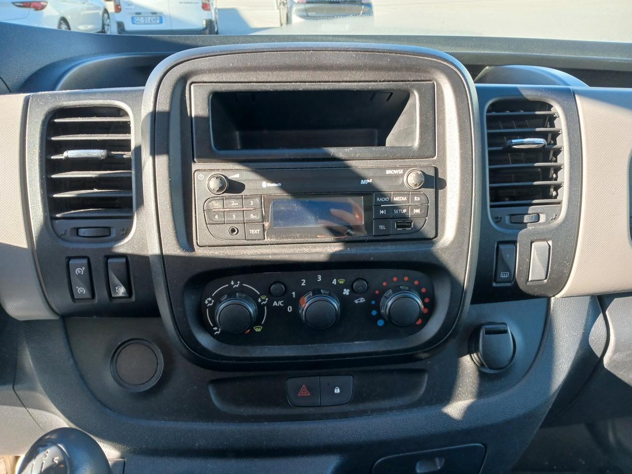 Renault TRAFIC 1.6 DCI 120 CV 2016 3 POSTI