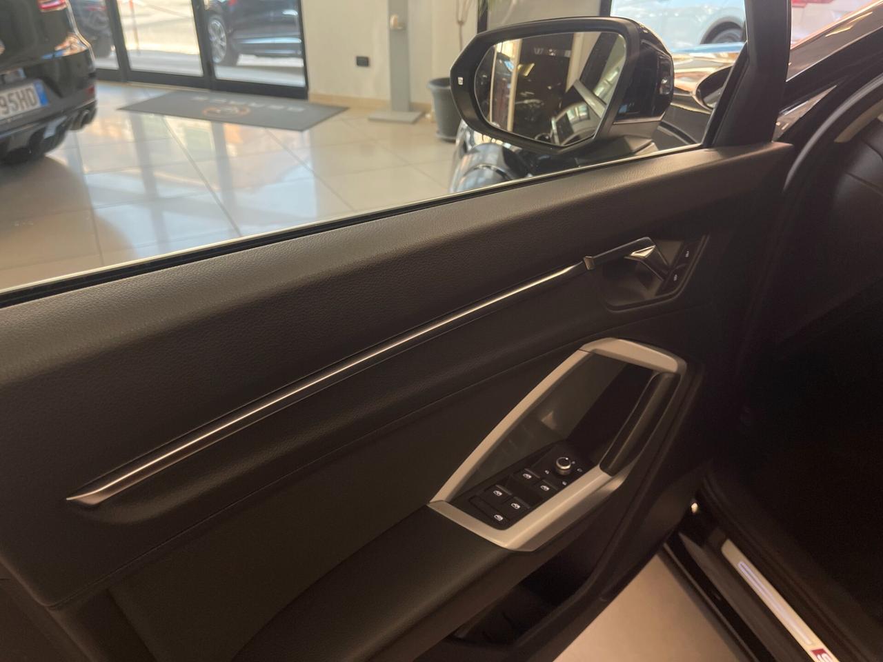 Audi Q3 2.0 TDI 150cv S line