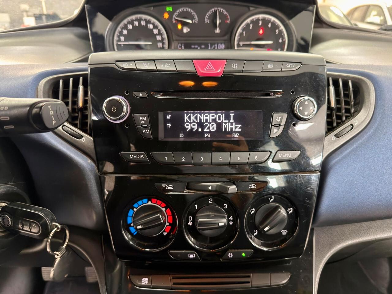 Lancia Ypsilon 1.2 69cv GPL Silver 2016
