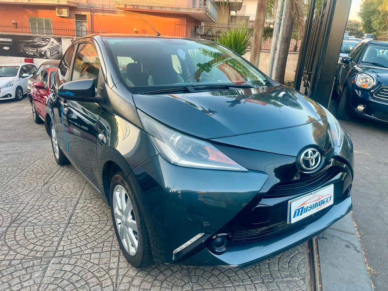 Toyota Aygo 1.0 VVT-i 69 CV 5 porte x-play TSS