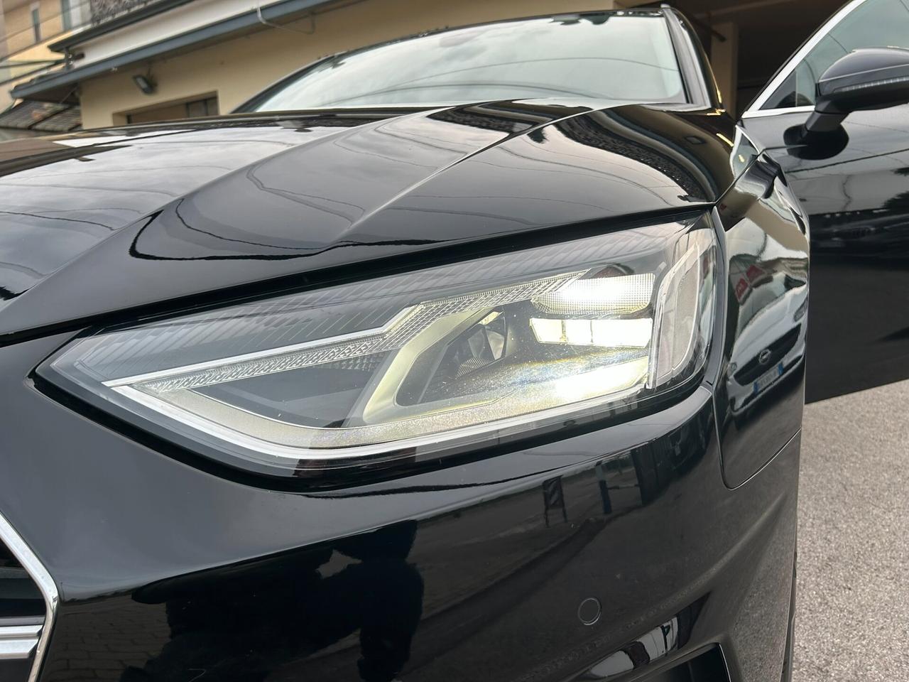 AUDI A4 Avant 30 2.0TDI 136CV S-Tronic Business Mhev