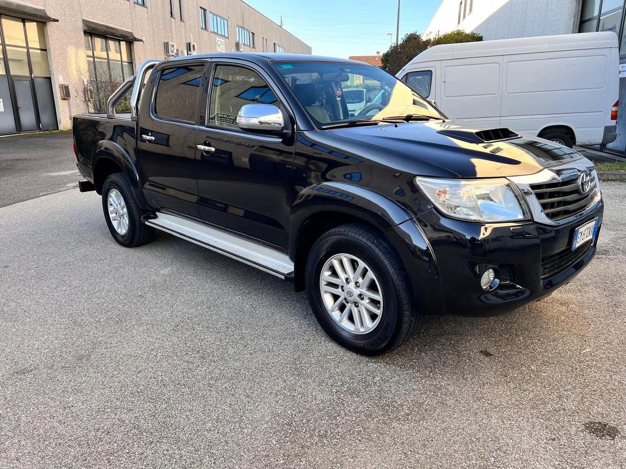 Toyota Hilux Autocarro 5Posti