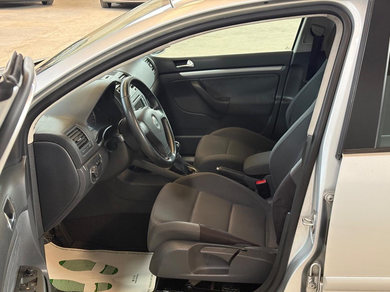 Volkswagen Golf 1.6 16V FSI 5p. Sportline