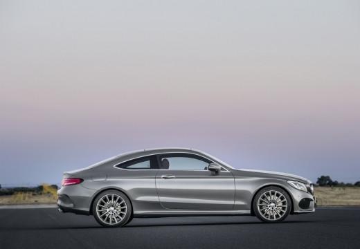 Mercedes-Benz Classe C-C205 2018 Coupe - C Coupe 220 d Premium Plus auto