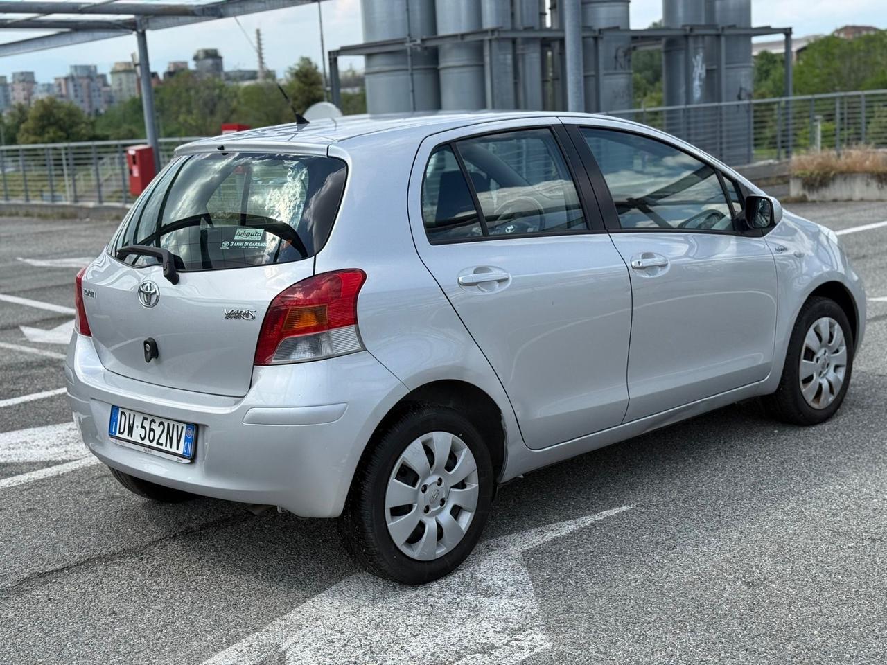 Toyota Yaris 1.0 5 porte Luxury pack
