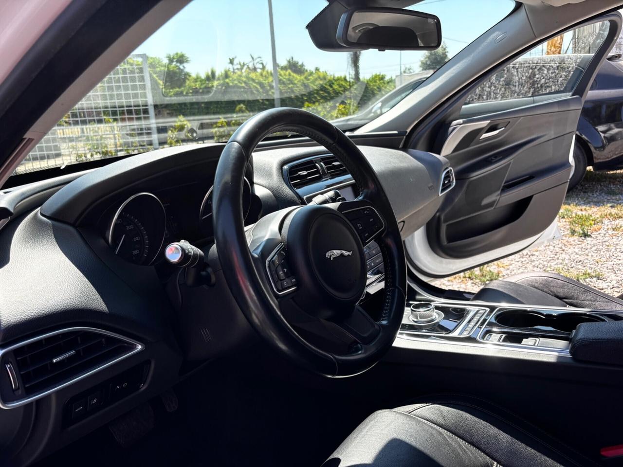 Jaguar XE 2.0 D Turbo aut. Portfolio